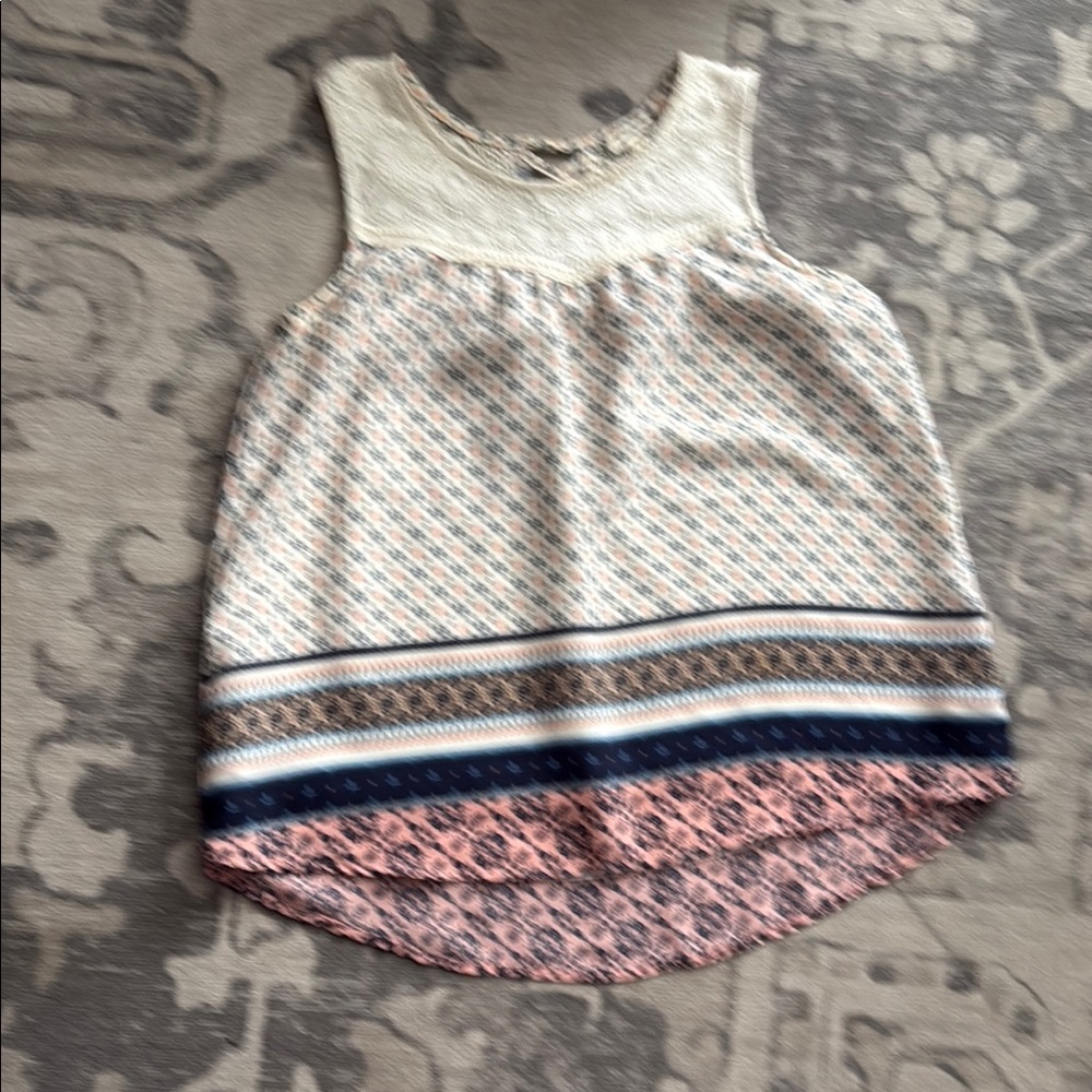 Eyeshadow Cream and Blue Layered Blouse with Geometric Patterns